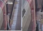 Aksi Penumpang Kereta Cepat Tahan Pintu Whoosh Viral