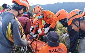 pendaki tersambar petir