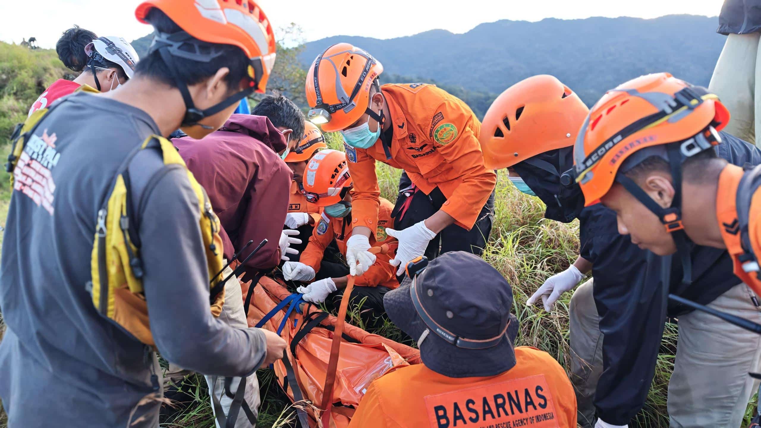 pendaki tersambar petir