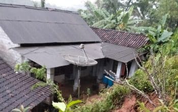 Hujan Deras Picu Longsor di Pacitan,