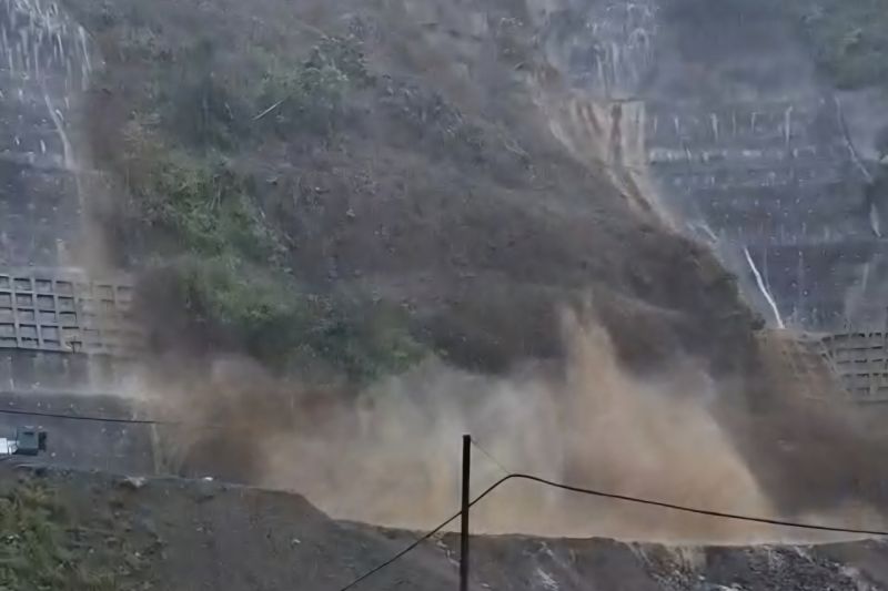Longsor di PLTA Upper Cisokan Bandung Barat,