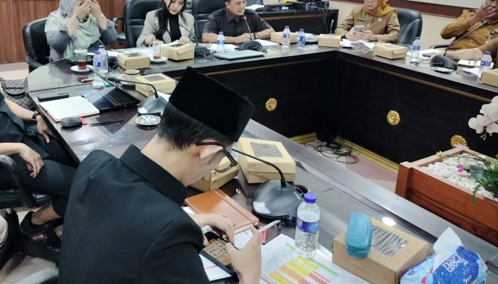 Viral Anggota DPRD Jember Main Game Saat Rapat, Ini Profil Achmad Syahri Assidiqi