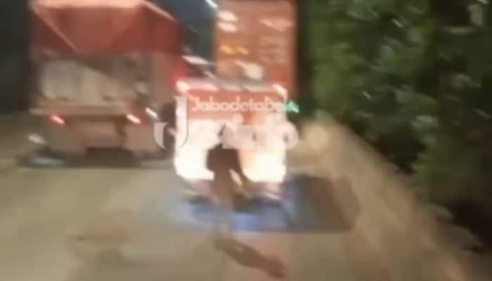 Viral Aksi Bajing Loncat Coba Curi Paket dari Mobil Ekspedisi di Jakarta Utara