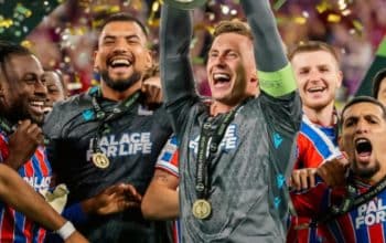 crystal Palace juara