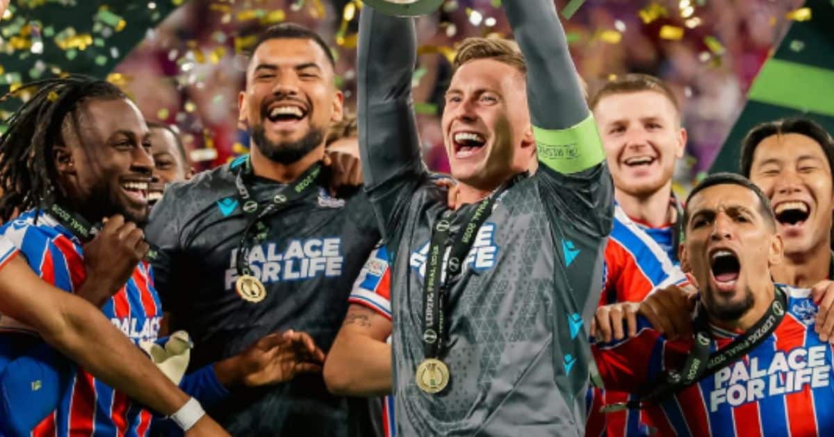 crystal Palace juara