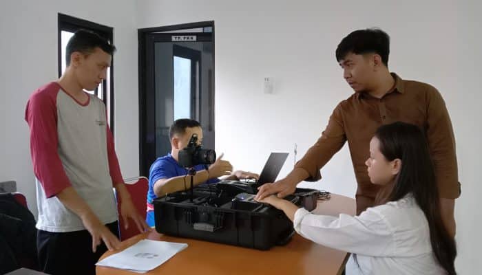Warga Sempur Antusias Ikut Perekaman E-KTP Pemula, Layanan Dibuka hingga Malam