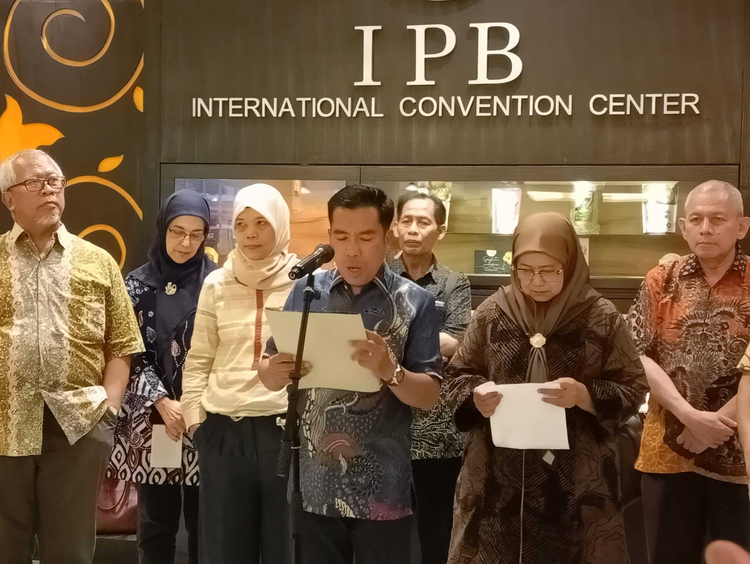 Guru besar IPB University menyatakan sikap atas program Makan Bergizi Gratis (MBG), mendorong perbaikan standar mutu, keamanan pangan, dan keberlanjutan rantai pasok. (KIS)
