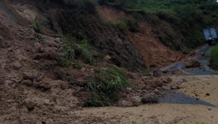 Hujan Tak Berhenti, Longsor Hantam Pacitan! Empat Rumah Rusak Parah