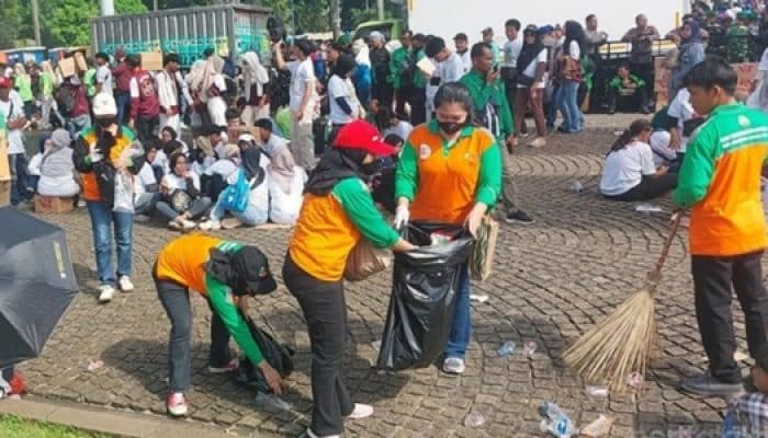 Jakarta ‘Kebanjiran’ Sampah Usai May Day, 164 Ton Langsung Diangkut DLH