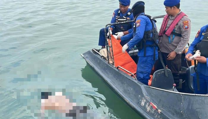 Kena Ombak Kapal Besar Perahu Muat 3 Ton Besi Tua Tenggelam, Dua ABK Ditemukan Tewas Seorang Hilang