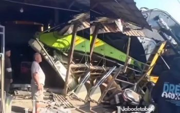 Truk Pengangkut Ekskavator
