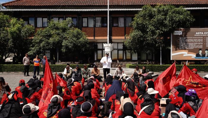 May Day Garut Memanas! Bupati Dihadapkan Langsung ke Tuntutan Buruh, Ini Responsnya