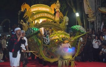 kirab makota binokasih