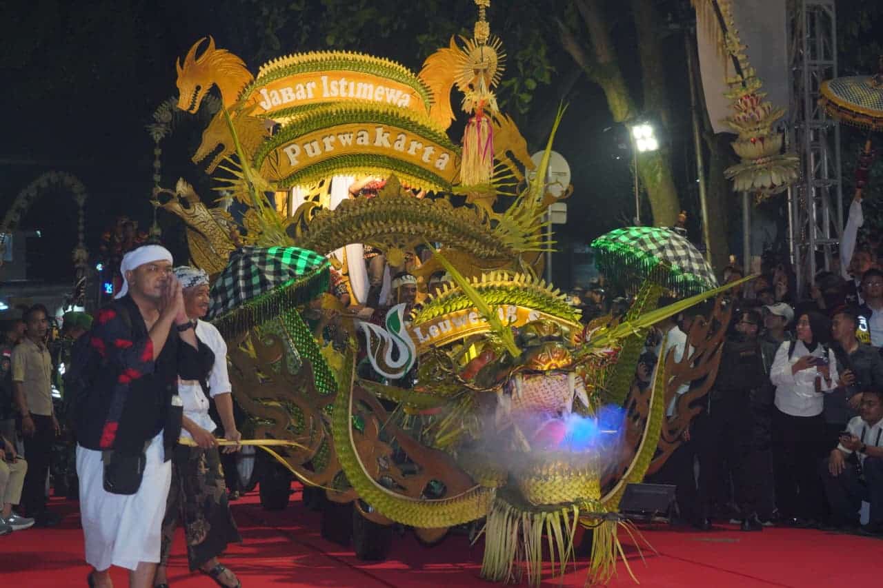 kirab makota binokasih