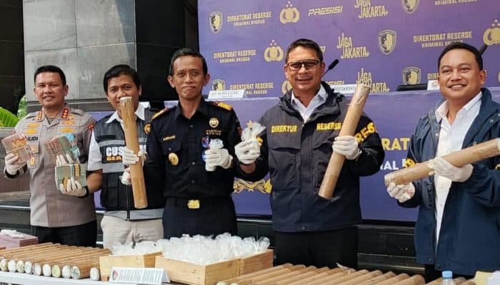Polda Metro Jaya Gagalkan Penyelundupan Merkuri Ilegal ke Filipina!