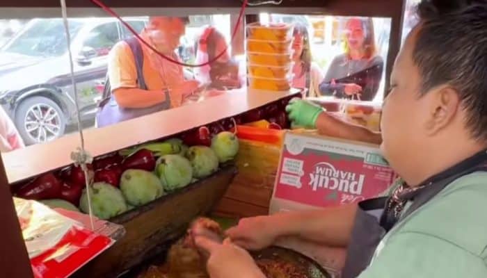 Nikmati Rujak Ampera 2 Tak Cikini, Paling Enak se-Jakarta!