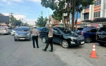 Antrean BBM di Pekanbaru memicu kepadatan.