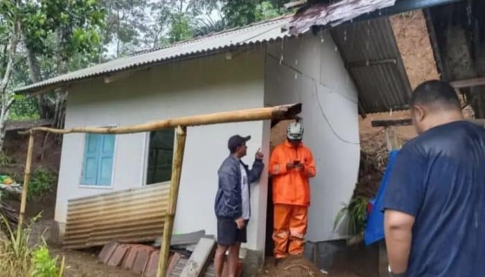 Longsor Terjang Cilawu! 1 Rumah Jebol, 1 Lagi Terancam Ambruk