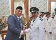 Bupati Garut Lantik 5 Kepala Desa PAW, Tekankan Pentingnya Amanah dan Keuangan yang Transparan