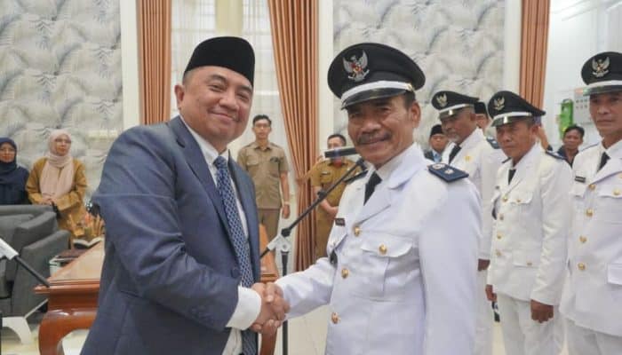 Bupati Garut Lantik 5 Kepala Desa PAW, Tekankan Pentingnya Amanah dan Keuangan yang Transparan