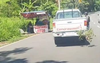 Mobil Mahindra Scorpio mogok di Salatiga
