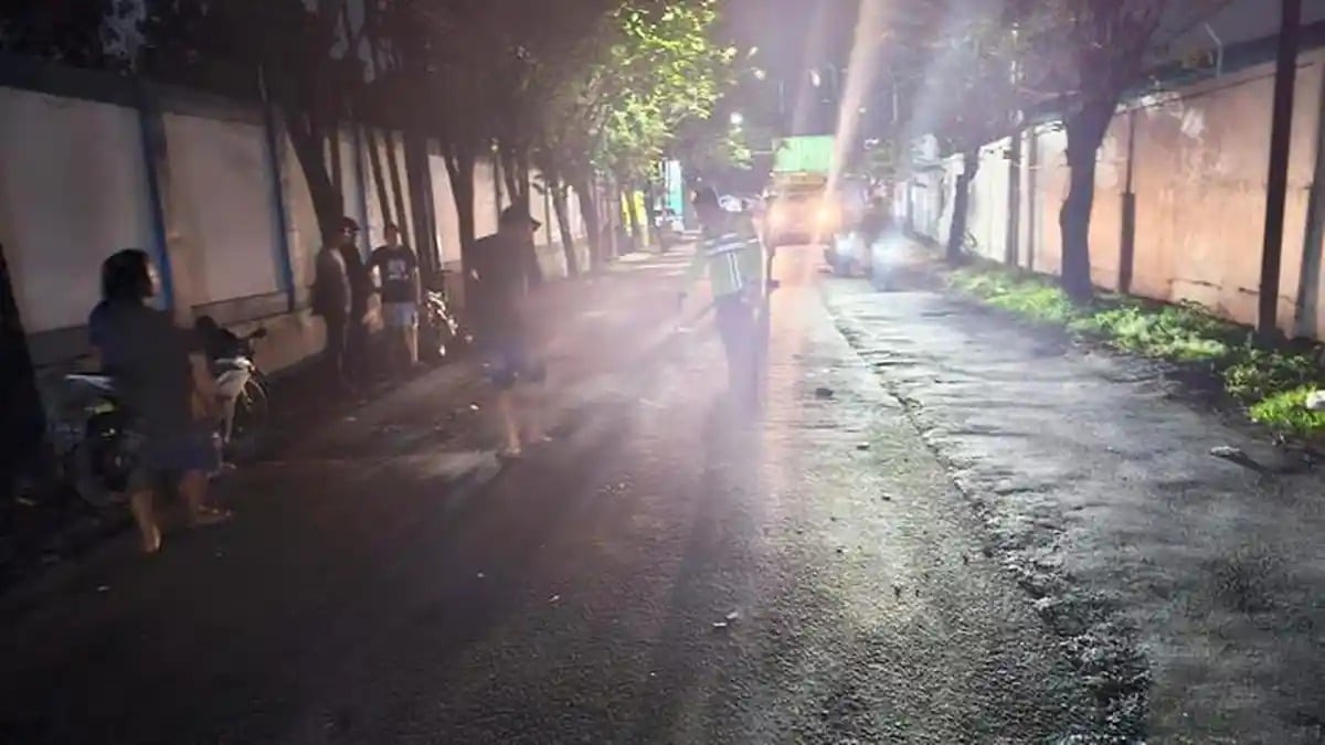 KECELAKAAN MAUT! Motor Oleng Tabrak Truk di Gresik
