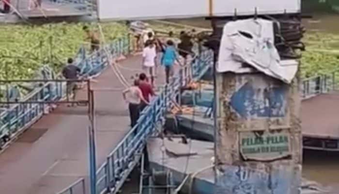 Jembatan Ponton Haji Endang Karawang Putus Diterjang Arus Citarum, Ratusan Warga Terpaksa Putar Jauh!