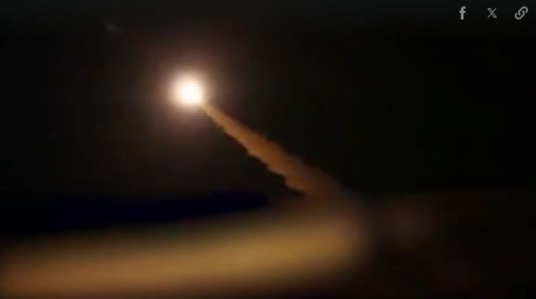 Iran luncurkan rudal ke kapal perang Amerika