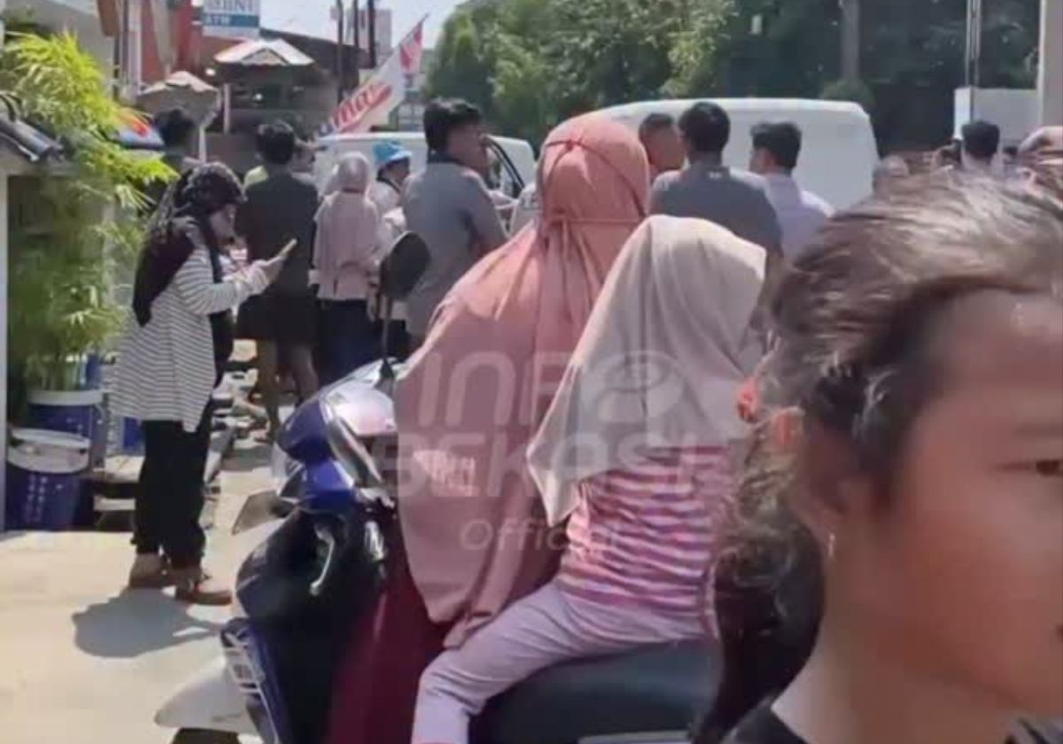Mobil MBG tabrak lapak pedagang