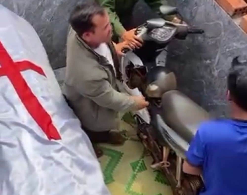 Video pemakaman motor ikut dikubur viral