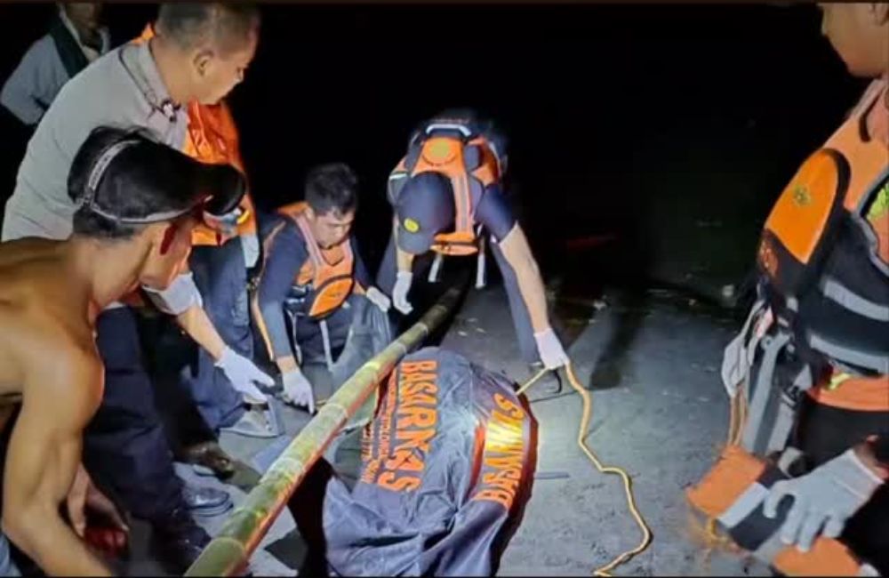 pencarian korban terseret arus Sungai Ciwulan