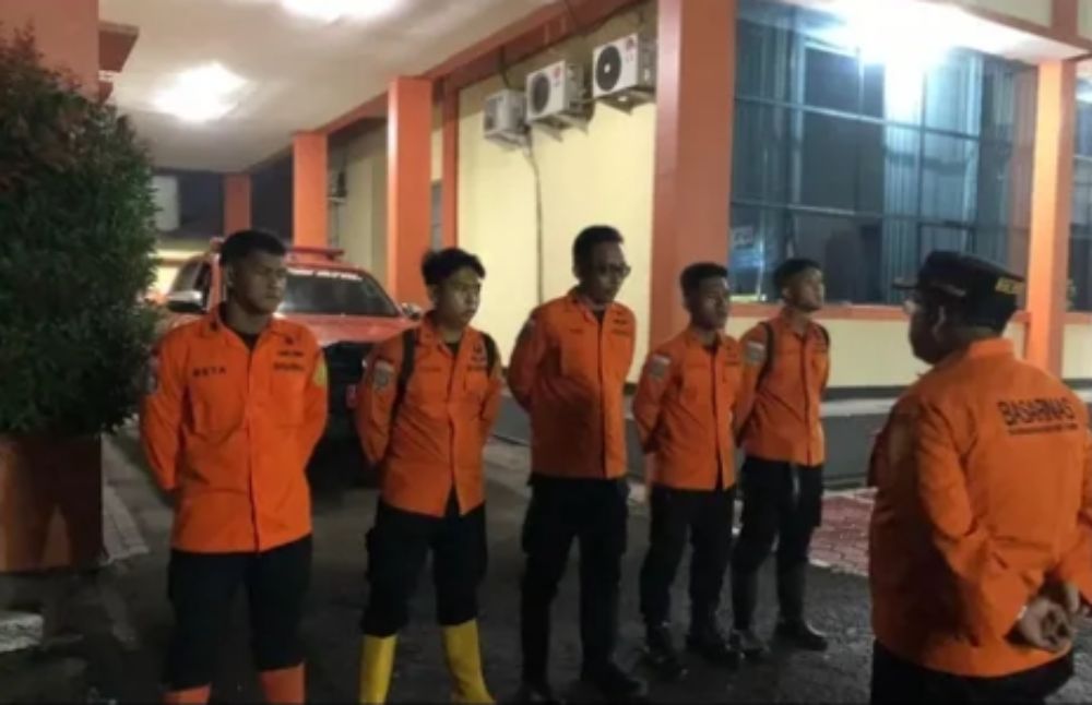 dua wisatawan tertimbun longsor di Curug Cileat Subang