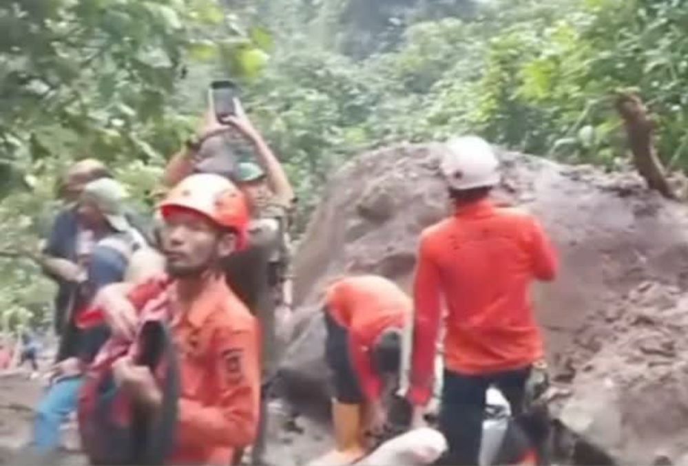 dua korban longsor Curug Cileat ditemukan tim SAR