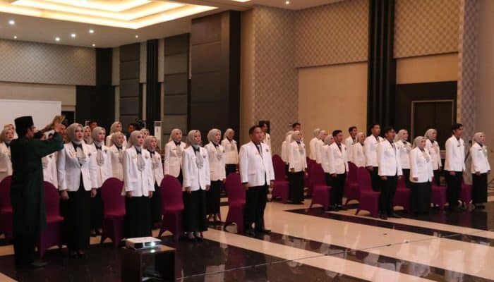 Uniga Lahirkan 41 Apoteker Baru, Dinkes Garut Sebut Jadi Tambahan Penting untuk Layanan Kesehatan