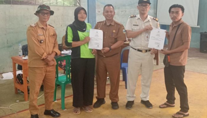 Disdukcapil Garut Jemput Bola di Lokasi TMMD, Warga Bisa Cetak KTP hingga Akta Gratis