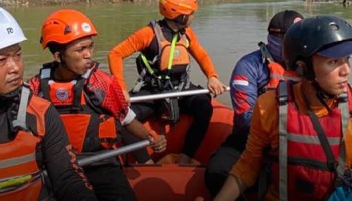 Pemuda Terseret Arus Kali Bekasi, Tim SAR Gabungan Sisir Sungai
