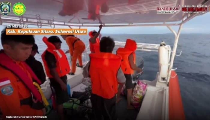 KM Anaia Bocor Dihantam Cuaca Buruk di Perairan Biaro, 16 ABK Dievakuasi Selamat