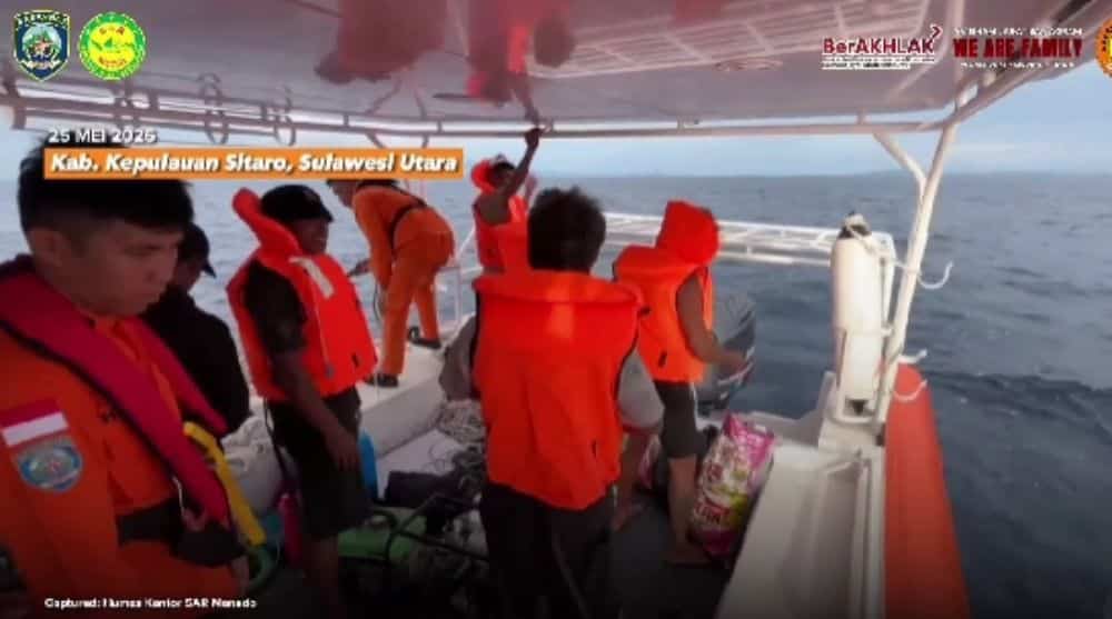 KM Anaia bocor di Perairan Biaro