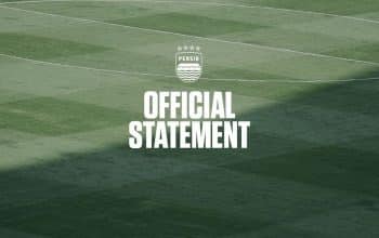 Persib Bandung klarifikasi transfer ban FIFA terkait kasus Daisuke Sato. Klub memastikan bukan karena tunggakan gaji pemain.