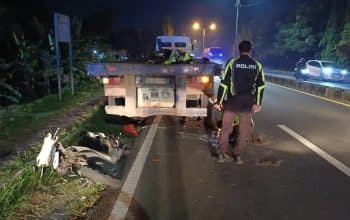 Dua Kecelakaan Motor Tabrak Truk Parkir