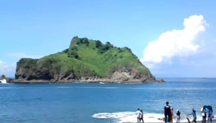 Dua Kakak Beradik Terseret Ombak di Pantai Payangan Jember, Tim SAR Lakukan Pencarian Intensif