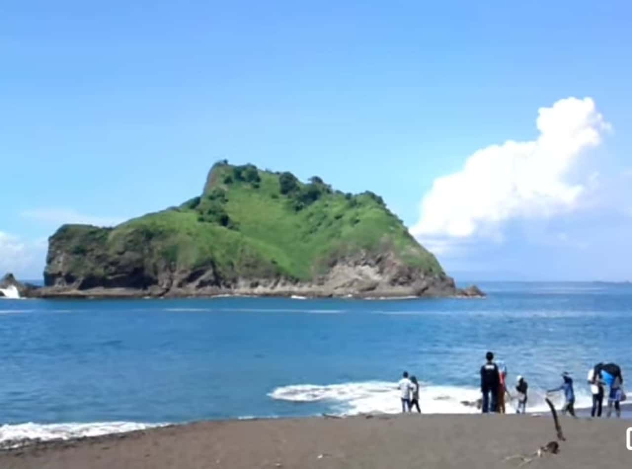 Terseret Ombak Pantai Payangan Jember