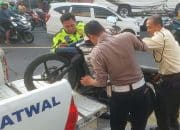 Diduga Sopir Ngantuk, Truk Tabrak Tiga Pemotor di Lampu Merah Kota Madiun Seorang Tewas