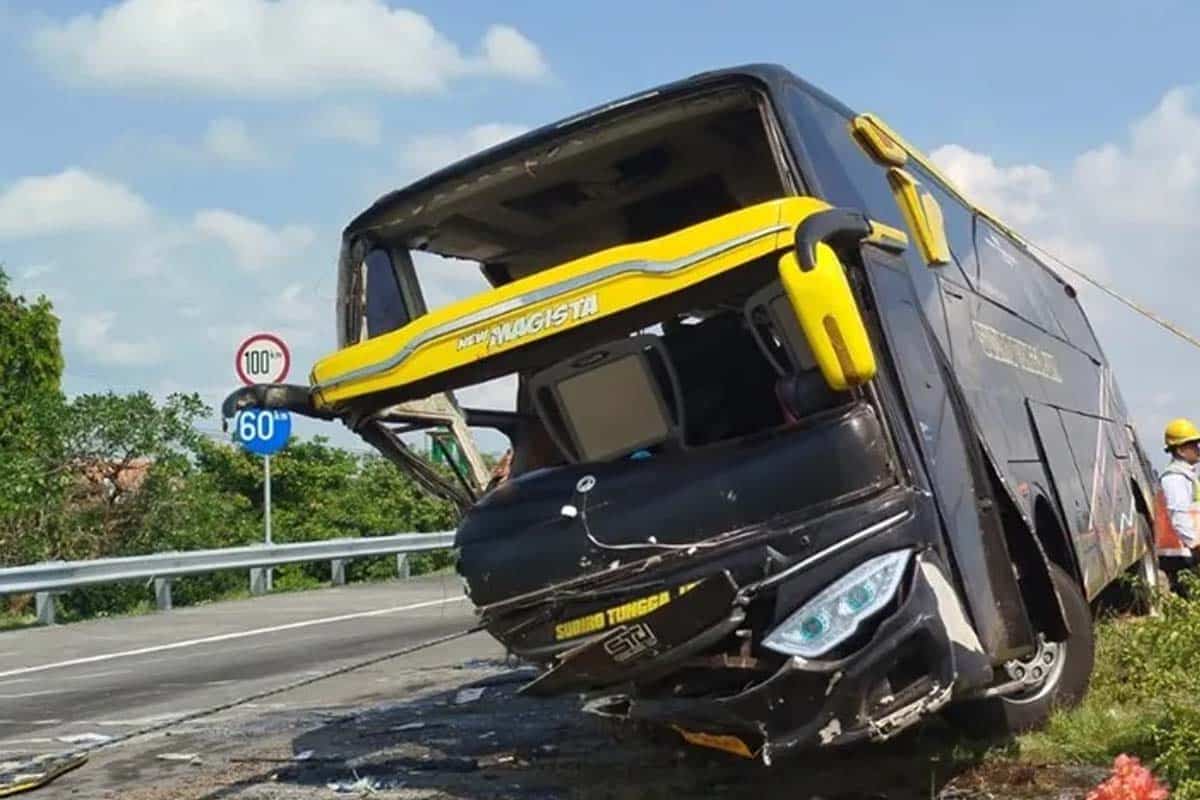 kecelakaan tol jombang mojokerto