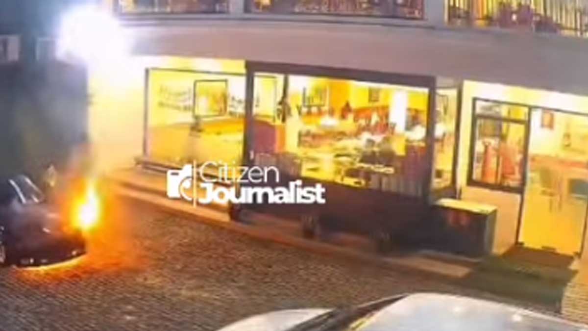 mobil terbakar
