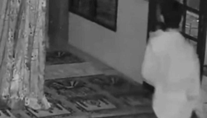 terekam kamera CCTV