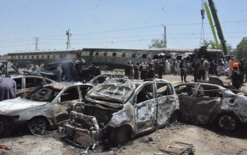 Bunuh Diri Guncang Kereta di Pakistan