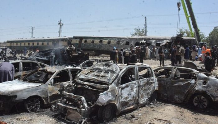 Bom Bunuh Diri Guncang Kereta di Pakistan, 28 Orang Tewas dan Puluhan Luka