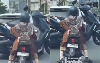 pangku sepeda motor