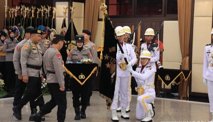Momen Sakti di Mabes Polri! Kapolri Pimpin Upacara Penyucian Panji, Ada Air dari 34 Provinsi